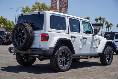 2025 Jeep Wrangler 4xe Base