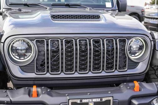 Granite Crystal Metallic Clearcoat 2026 Jeep Gladiator Mojave X 4x4