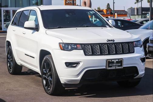 Bright White Clearcoat 2022 Jeep Grand Cherokee Laredo