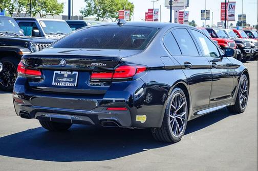 Black Sapphire Metallic 2022 BMW 530e Base