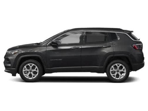 Diamond Black Crystal Pearlcoat 2026 Jeep Compass Latitude