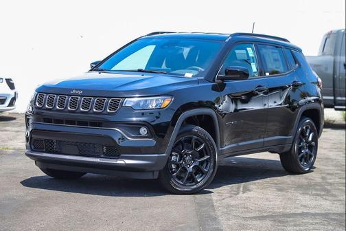 Diamond Black Crystal Pearlcoat 2026 Jeep Compass Latitude