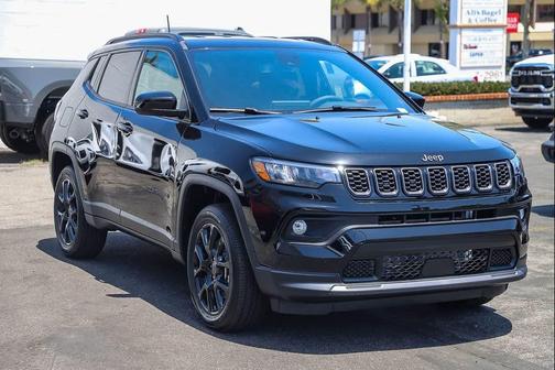 Diamond Black Crystal Pearlcoat 2026 Jeep Compass Latitude