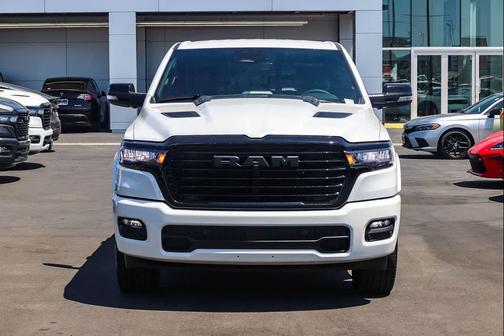 Ivory White Tri-Coat Pearlcoat 2026 RAM 1500 Laramie