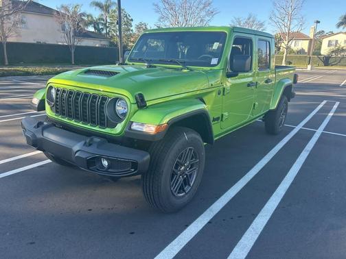 2025 Jeep Gladiator Sport S