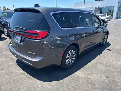 2022 Chrysler Pacifica Hybrid Touring L