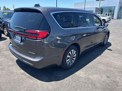 2022 Chrysler Pacifica Hybrid Touring L