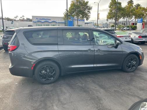 2022 Chrysler Pacifica Hybrid Limited