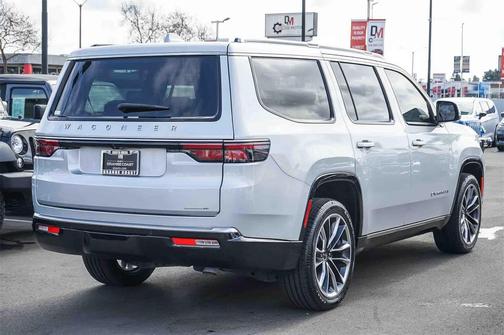 2022 Jeep Wagoneer Series III 4x2