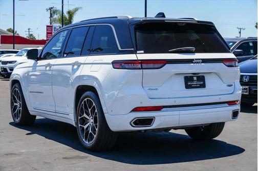 2022 Jeep Grand Cherokee Summit
