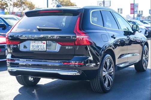 2023 Volvo XC60 B5 Ultimate Bright Theme