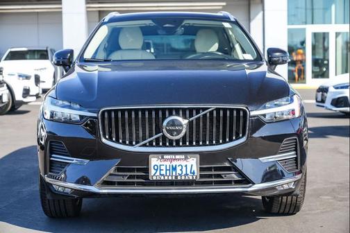 2023 Volvo XC60 B5 Ultimate Bright Theme