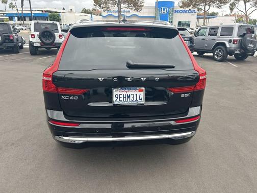 2023 Volvo XC60 B5 Ultimate Bright Theme