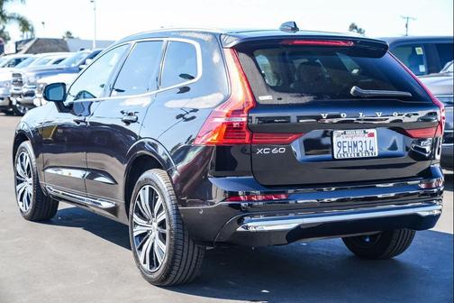 2023 Volvo XC60 B5 Ultimate Bright Theme