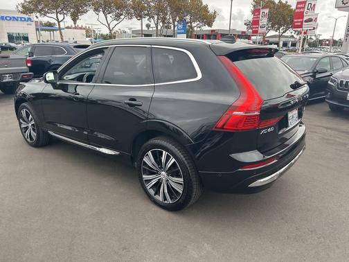 2023 Volvo XC60 B5 Ultimate Bright Theme