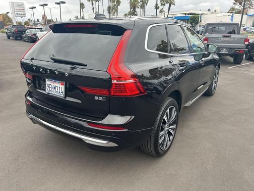 2023 Volvo XC60 B5 Ultimate Bright Theme