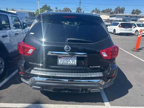 2017 Nissan Pathfinder Platinum