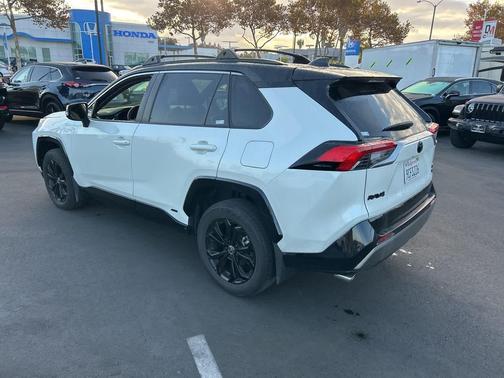 2022 Toyota RAV4 Hybrid SE