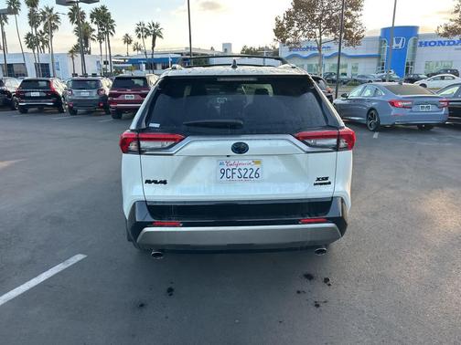2022 Toyota RAV4 Hybrid SE