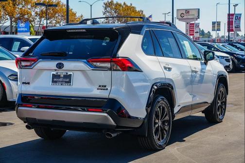 2022 Toyota RAV4 Hybrid SE