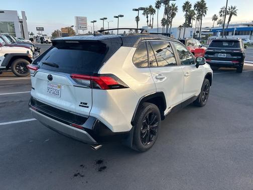 2022 Toyota RAV4 Hybrid SE