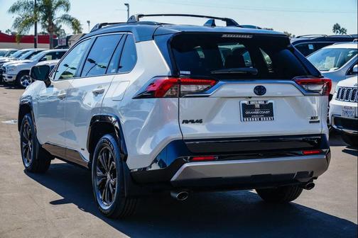 2022 Toyota RAV4 Hybrid SE