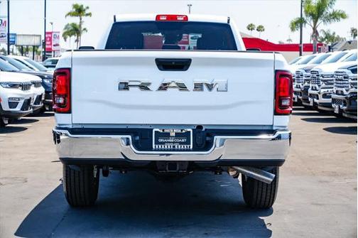 2025 RAM 2500 Tradesman Crew Cab 4x2 8' Box