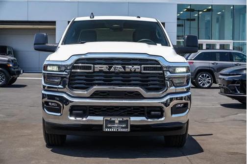 2025 RAM 2500 Tradesman Crew Cab 4x2 8' Box