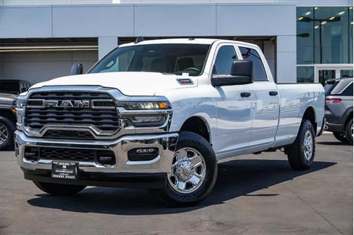 2025 RAM 2500 Tradesman Crew Cab 4x2 8' Box