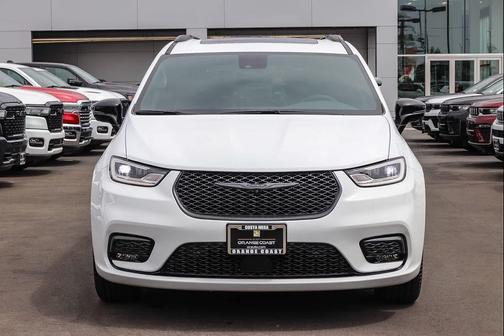 Bright White Clearcoat 2026 Chrysler Pacifica Limited