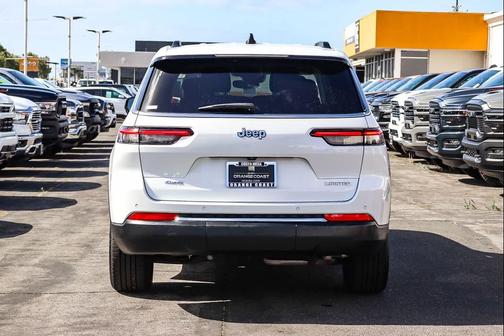 Bright White Clearcoat 2023 Jeep Grand Cherokee L Limited