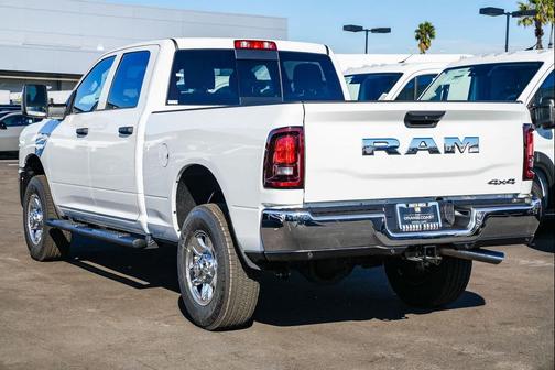 2026 RAM 3500 Tradesman Crew Cab 4x4 6'4' Box
