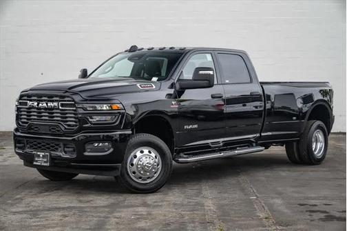 2025 RAM 3500 Big Horn Crew Cab 4x4 8' Box