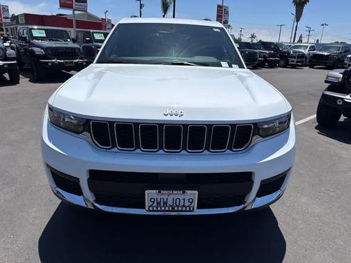 Bright White Clearcoat 2025 Jeep Grand Cherokee L Laredo