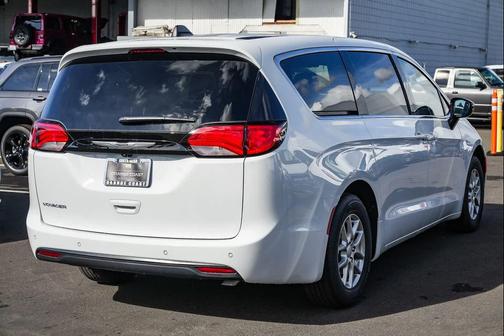 2026 Chrysler Voyager LX