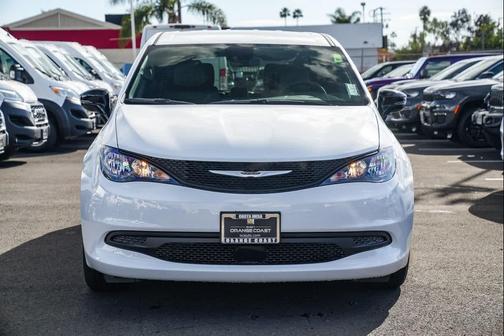 2026 Chrysler Voyager LX