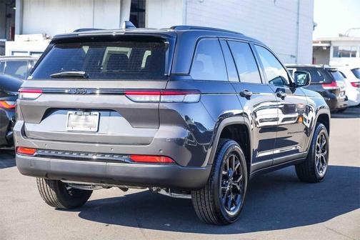 2025 Jeep Grand Cherokee Altitude