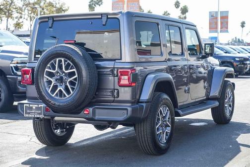 2025 Jeep Wrangler 4-Door Sahara 4x4