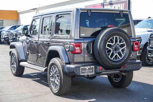 2025 Jeep Wrangler 4-Door Sahara 4x4