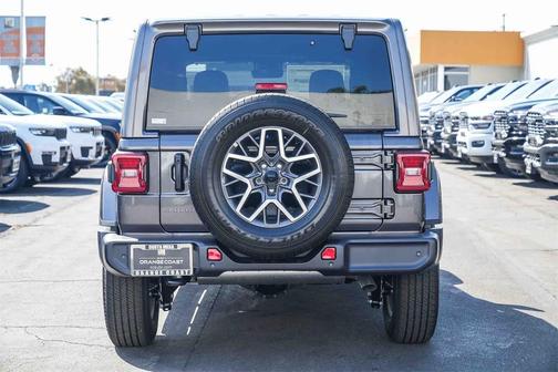 2025 Jeep Wrangler 4-Door Sahara 4x4
