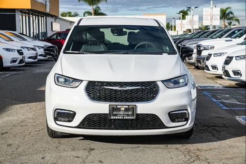 2026 Chrysler Pacifica L