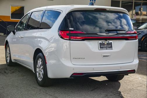 2026 Chrysler Pacifica L