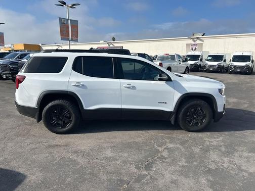 2023 GMC Acadia AWD AT4
