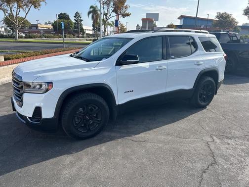 2023 GMC Acadia AWD AT4