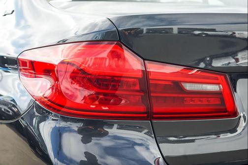 Dark Graphite Metallic 2019 BMW 530e iPerformance