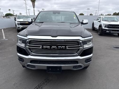 Diamond Black Crystal Pearlcoat 2023 RAM 1500 Laramie
