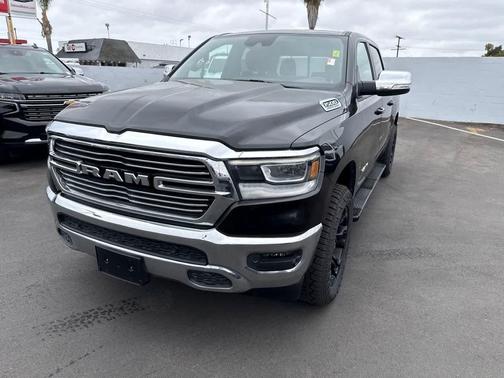 Diamond Black Crystal Pearlcoat 2023 RAM 1500 Laramie