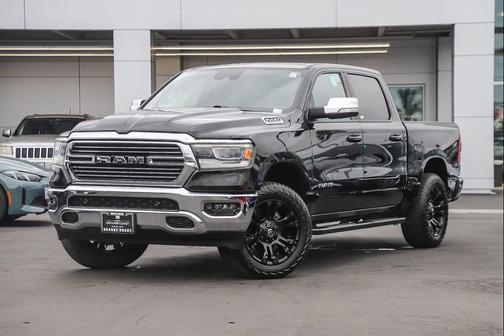 Diamond Black Crystal Pearlcoat 2023 RAM 1500 Laramie