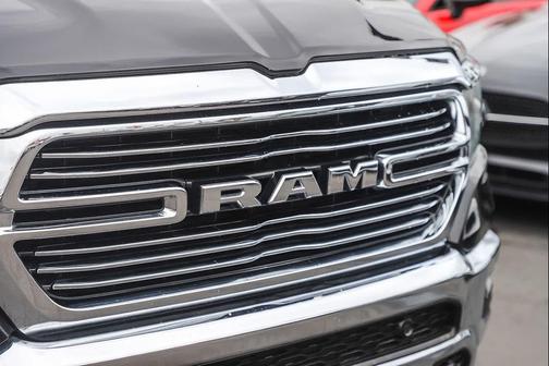 Diamond Black Crystal Pearlcoat 2023 RAM 1500 Laramie
