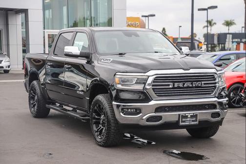 Diamond Black Crystal Pearlcoat 2023 RAM 1500 Laramie